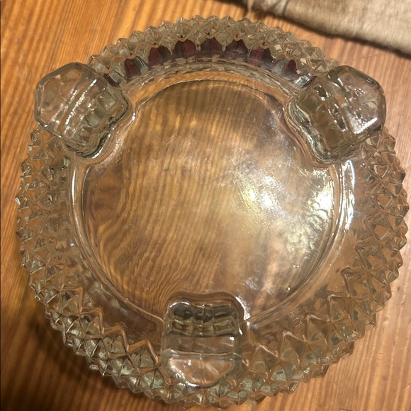 Indiana Glass Diamond Point clear crystal three-footed bon bon or candy dish. - Picture 5 of 8